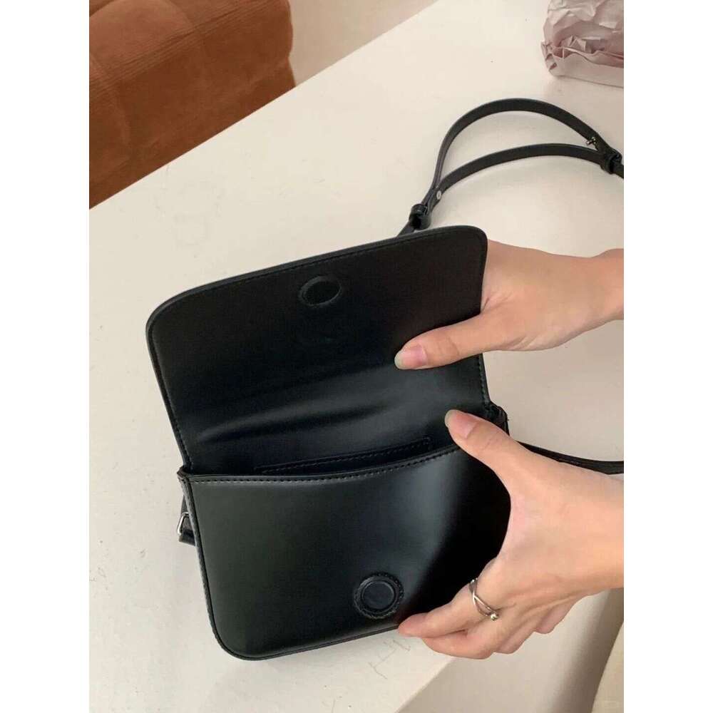 women 2025 new shiny leather high-end mobile phone, one shoulder exquisite outdoor tofu bag