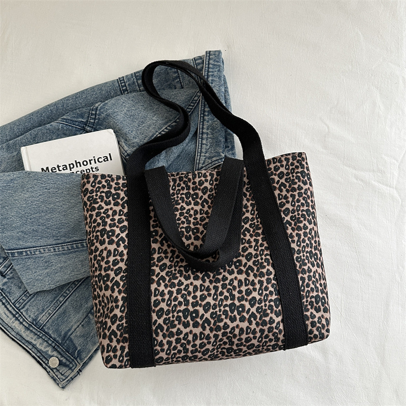Style Free Delivery Designer Bag Large Capacity Leopard Print Fashionable Shoulder Women's New Personalized Commuting Tote Shopping Versatile Tra