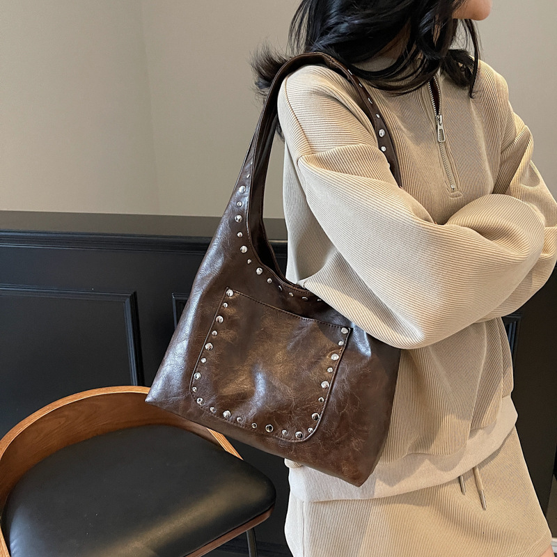 Rivet Handheld Small Women's 2025 Summer New Large Capacity Shoulder Internet Red Trendy Underarm Bag
