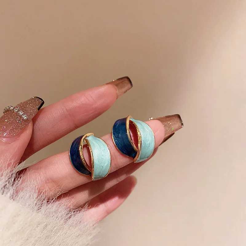 Korean Double Arc Cross Enamel Stud Earring for Women Personality Contrast Color Blue Geometric Earring Jewelry Party Pendants Y250510