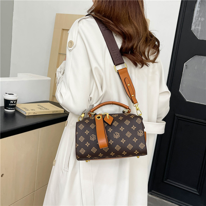 Women's new style of fashionable old flower handbag with Boston pillow bag cross-body bag