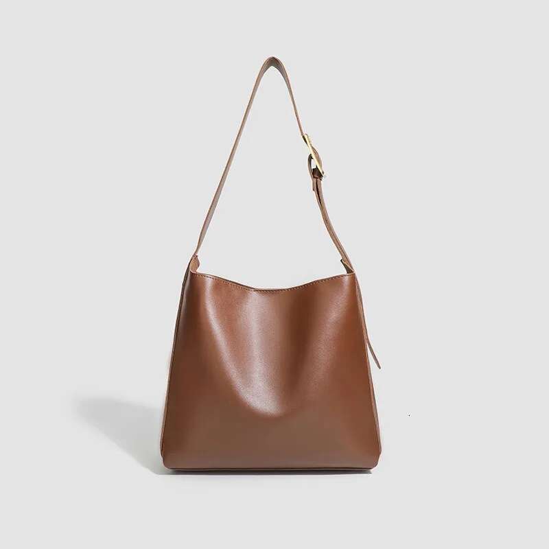 New retro high-end hand-held bucket with soft leather, large capacity, simple single shoulder crossbody bag