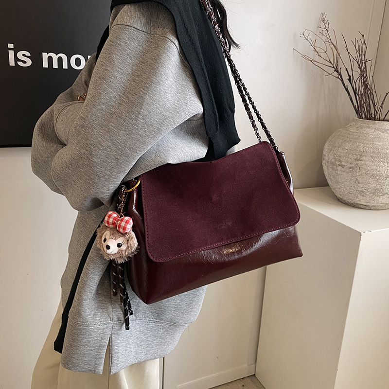 Autumn and winter popular oil wax leather large for women 2025 new matte tote bag, high-end chain crossbody bag