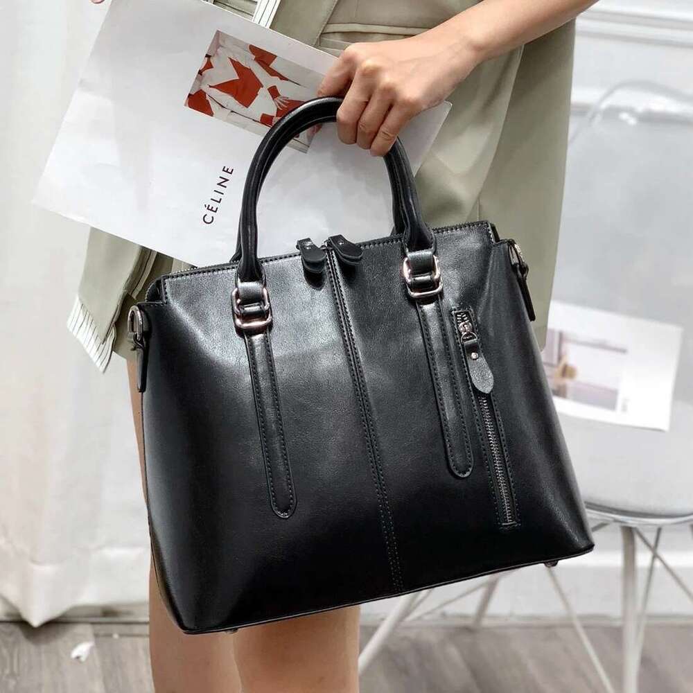 Designer Bag 2025 Women Shoulder Cross Body Handbag Top Handle Genuine Leather Casual Designer Lady Female Oil Wax Cowhide Messenger Tote Bag Luxury B