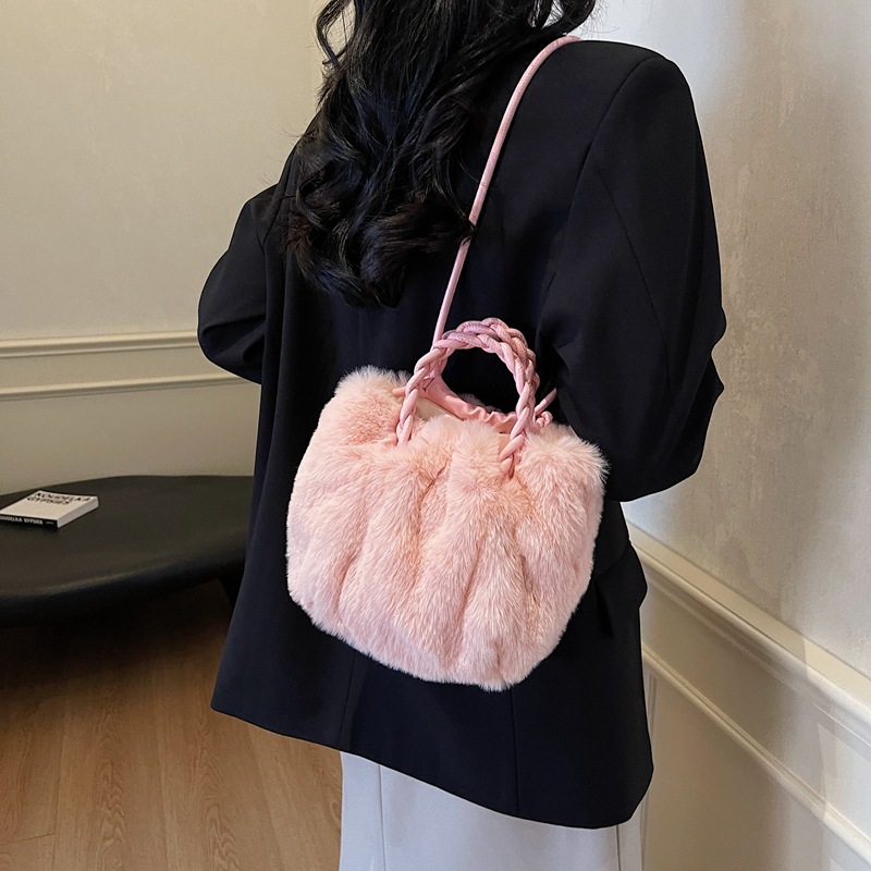 Autumn and winter super popular niche women's 2025 new versatile crossbody fashionable hand-held furry bag