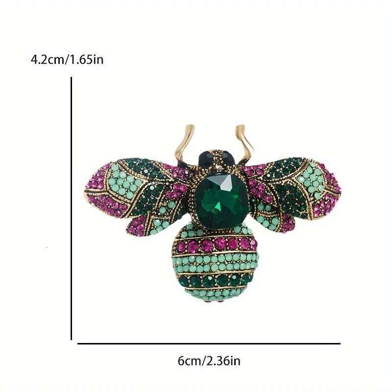 1Pcs Crystal Bee Badges Pins For Women Men Fashion Unisex Clothing Insect Series Classic Brooches Corsage Lapel Pin