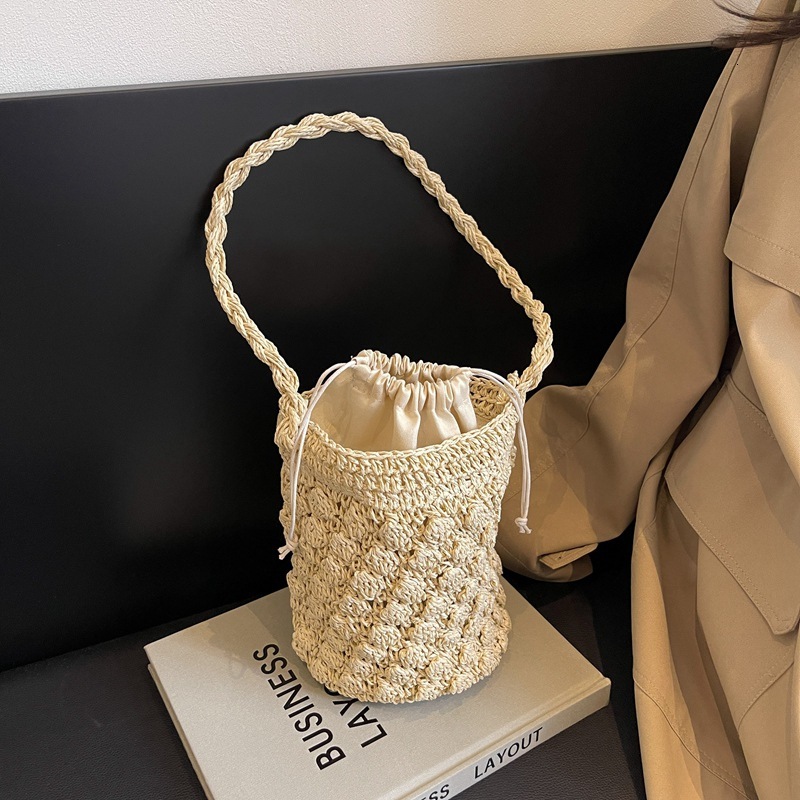 New cylindrical hand-held niche cute water bucket straw woven bag, beach vacation and leisure women's bag