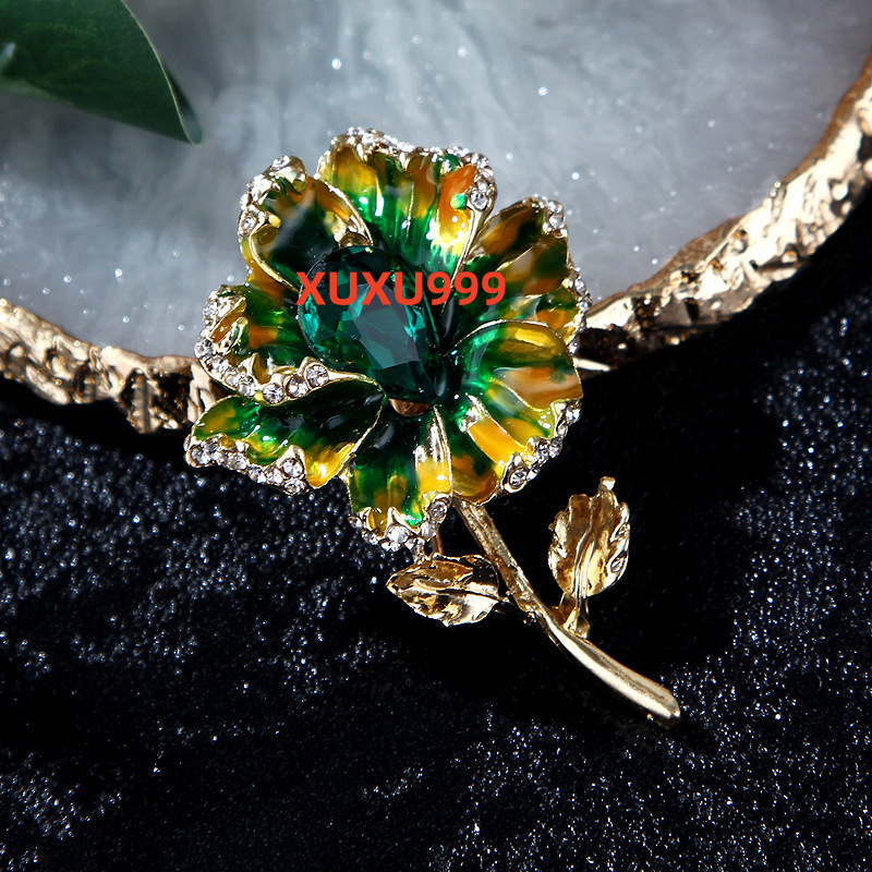 Luxury Crystal Rhinestones Flower Brooch Pin for Women Accessories