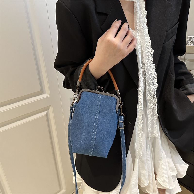 Korean style hand-held small square women's 2025 summer new item niche light luxury shoulder internet famous trendy crossbody bag