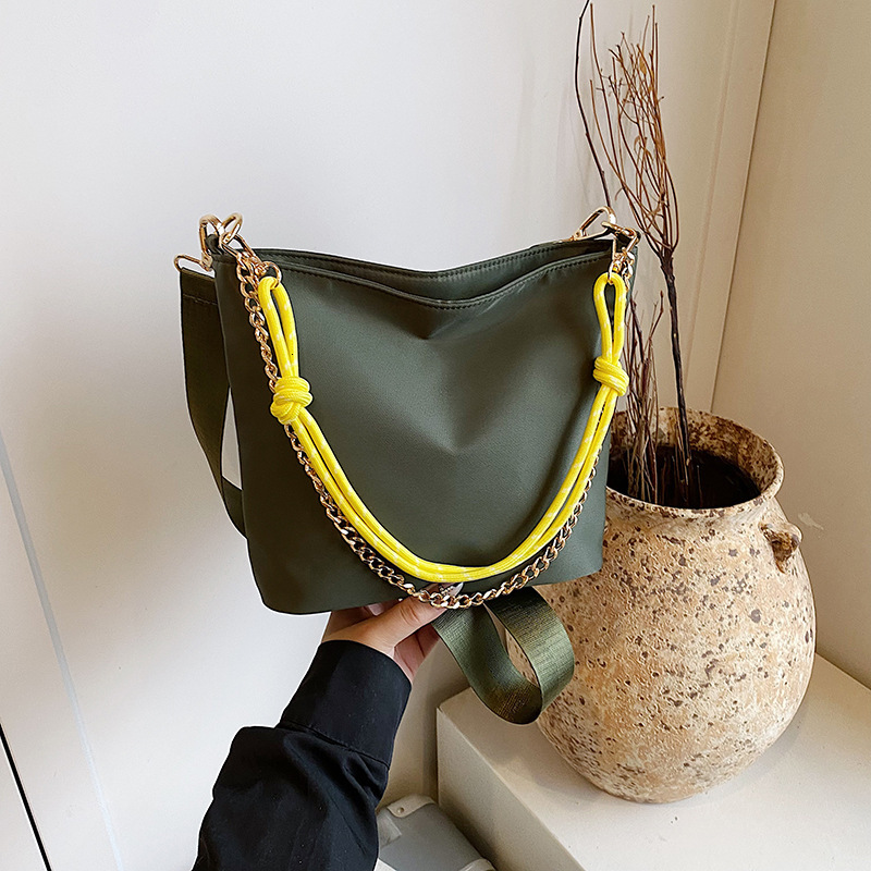 Fashionable and simple hand-held small square women's 2025 summer new item commuting versatile shoulder casual crossbody bag