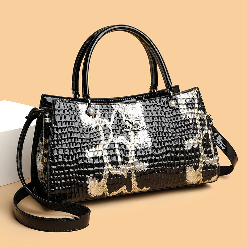 Designer Pack Snake Pattern Handbag Middle Aged Women S New Large Capacity Mom S Bag Versatile One Shoulder Crossbody Bag Free Shipping