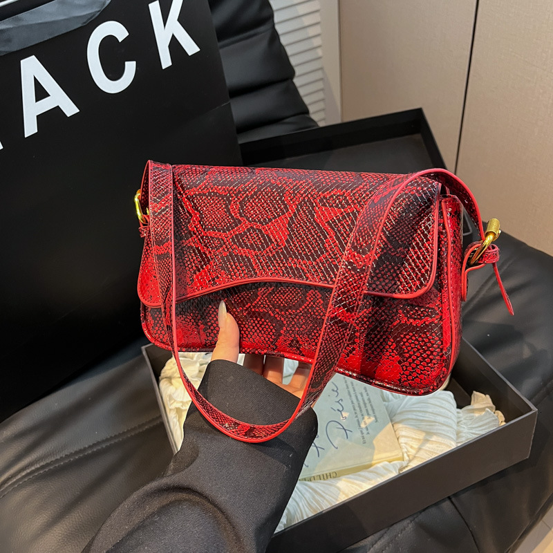 Designer Pack Versatile Soft Leather Handbag New Fashionable Single Shoulder Crossbody Personalized Korean Edition Snake Pattern Small Square Bag Free