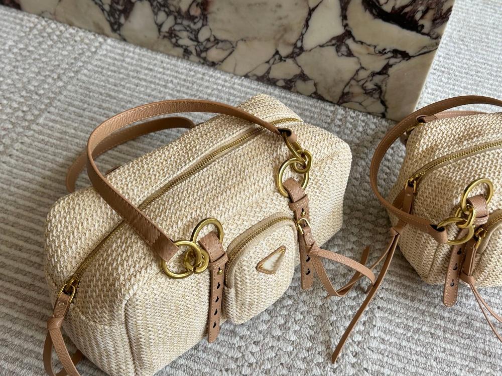 2025 New Commuter Handheld Woven Bag Women's Versatile Small Square Bag Texture Popular Single Shoulder Crossbody Bag