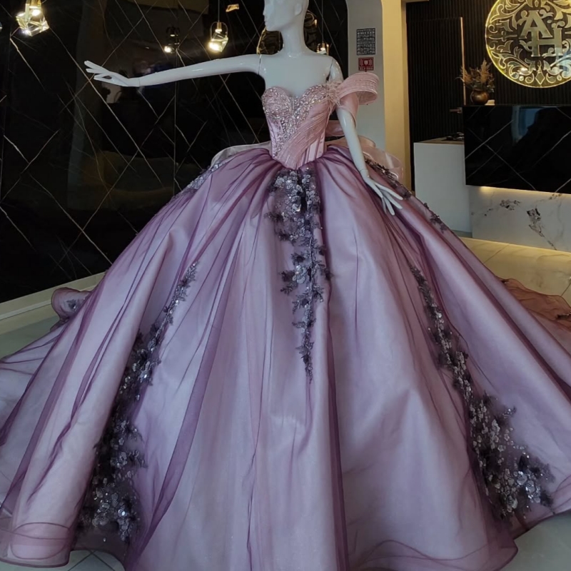 Light Purple Quinceanera Dresses Off Shoulder Ball Gown Sweet 16 Dress Applique Lace Bow Beading Crystal Tull Birthday Party Vestidos 15 Anos
