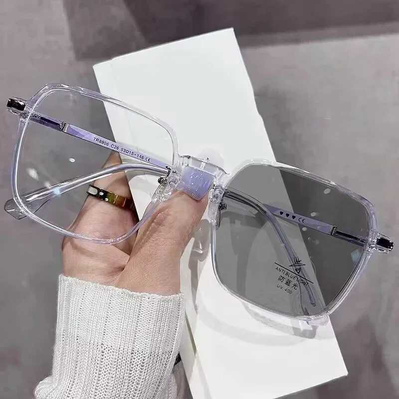 Fashion Ladies Photochromic Glasses Luxury Square Frame Reading Glasses for Women Unisex Color Changing Presbyopia Sunglasses W250513