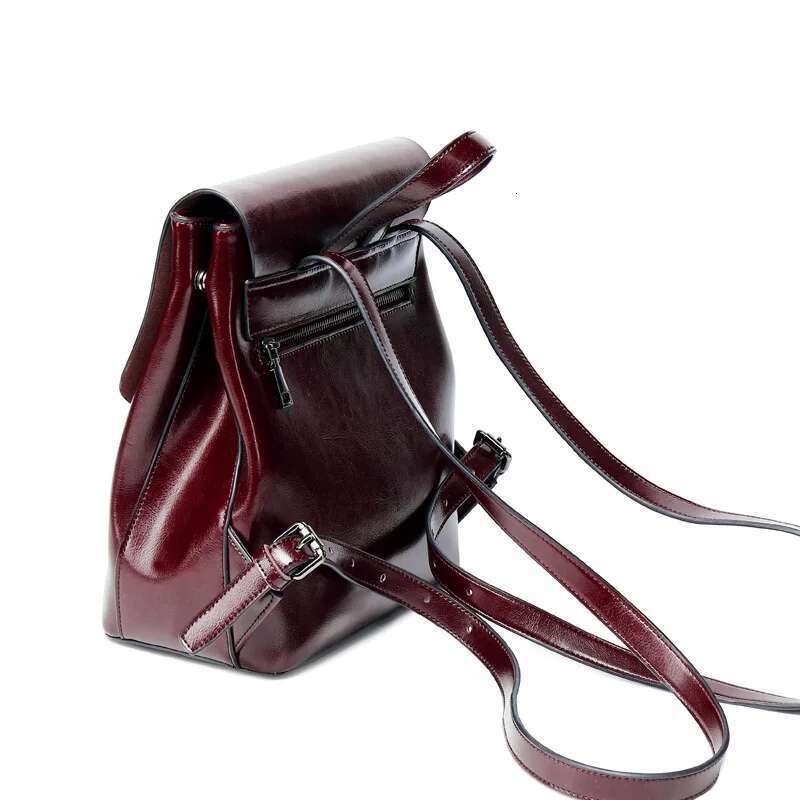Designer Bag 2025 Women Backpack Daypack Genuine Leather Student Book Bag Fashion Vintage Casual Female Girls Oil Wax Cowhide Rucksack Backpacks Luxur