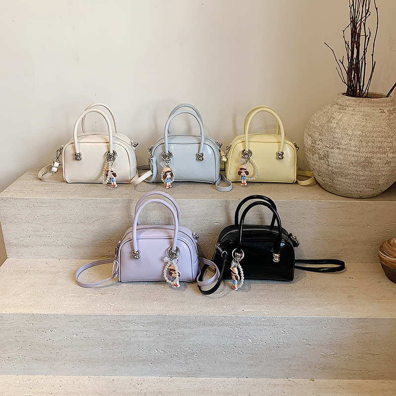 High end niche design small square for women 2025 summer new fashion handbag commuting simple shoulder bag