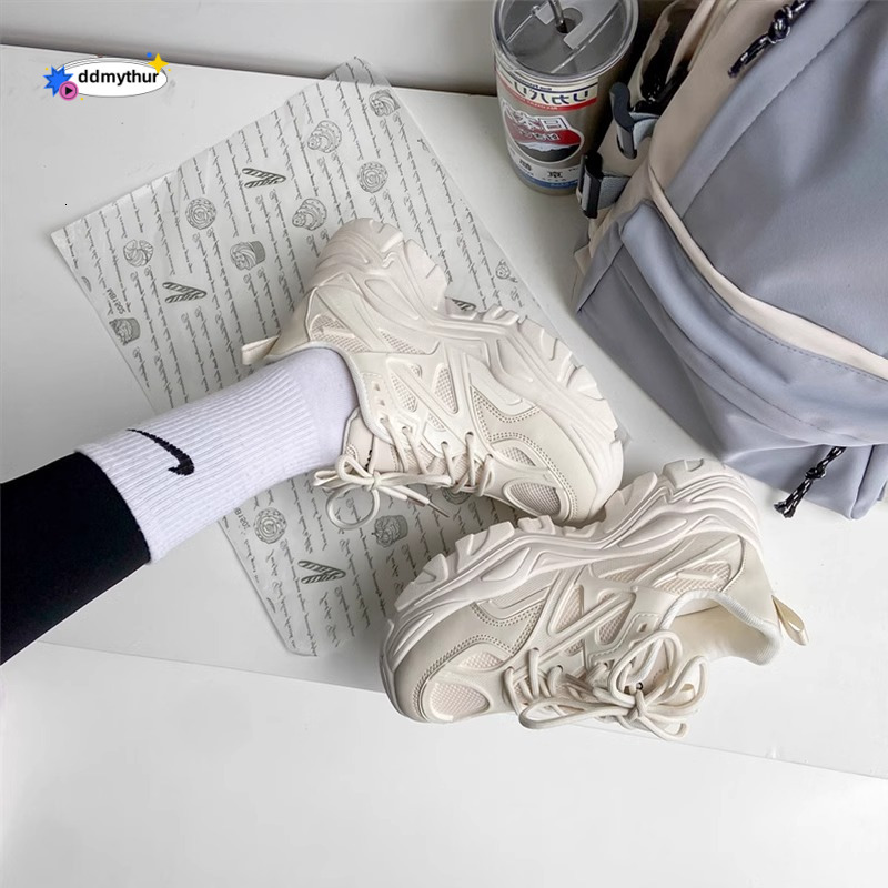 Dad's shoes, women's 2025 new style, spring and autumn breathable height increasing black, eye-catching feet, small stature, versatile, spon
