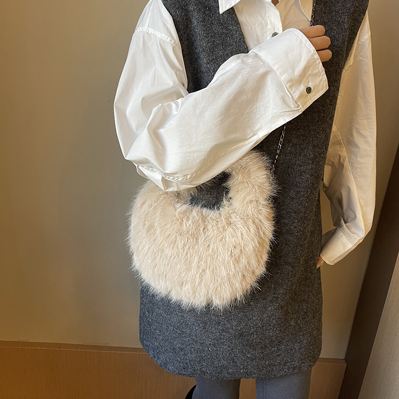 Handheld for women, new autumn and winter styles, fashionable this year, high-end feel, niche plush bags, handheld small bags