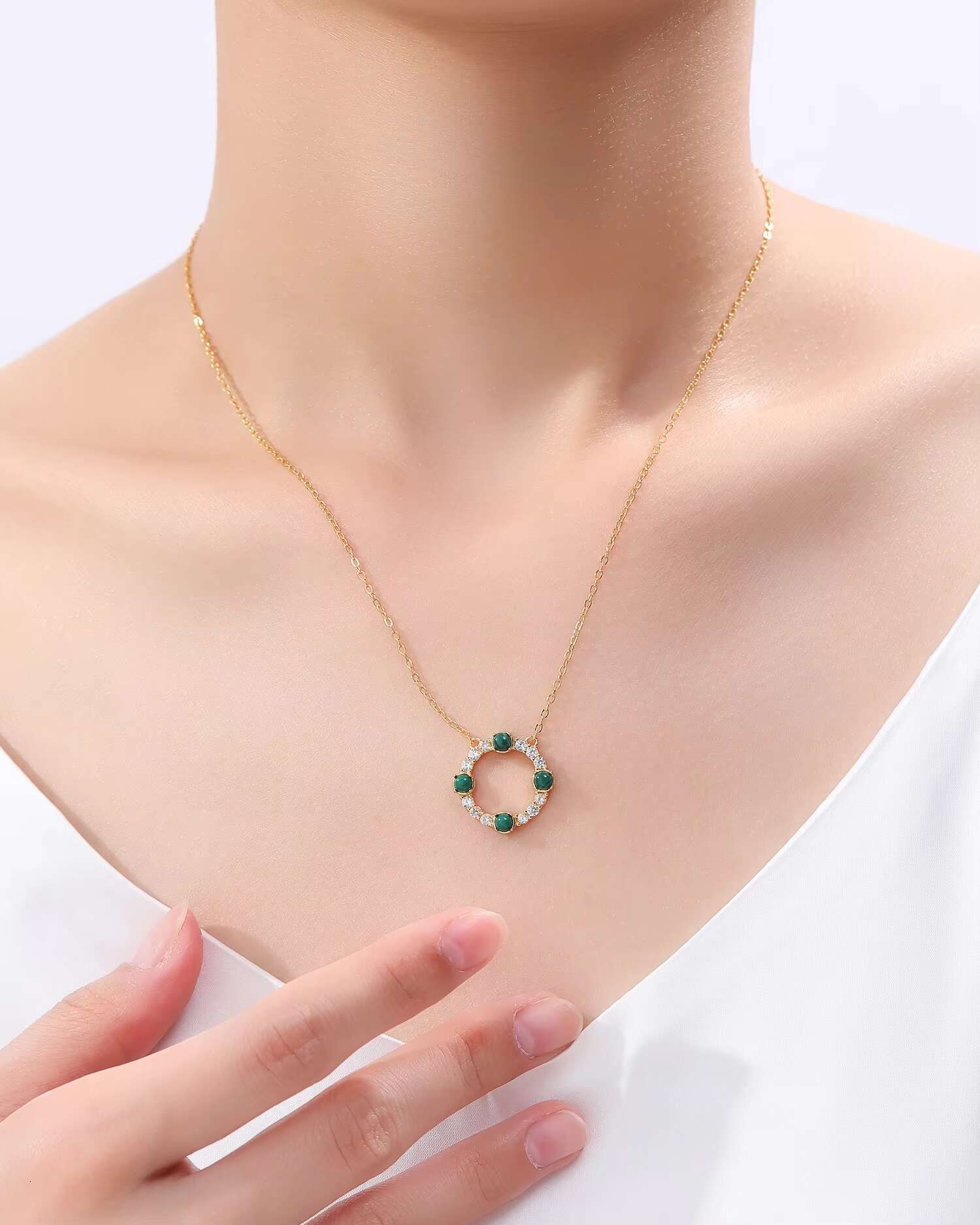 City Women's Manufacturer Pea Stone White Zircon Jewelry Sier Pendant Necklace