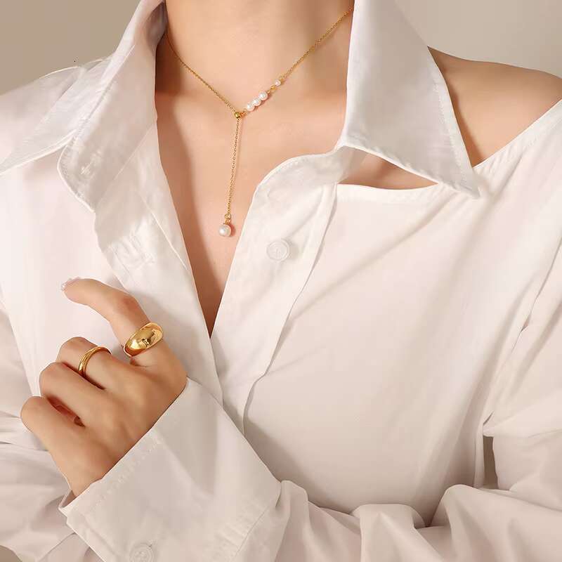 Minimally designed fashionable jewelry with original stainless steel gold-plated pearl pendant for women's necklace