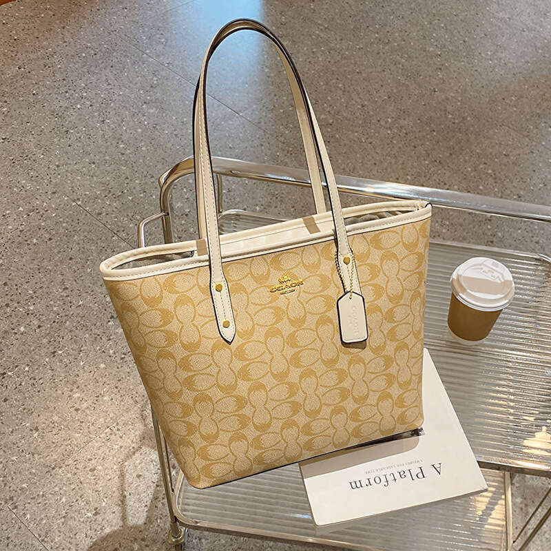 2025 Autumn/Winter New Handheld Large Capacity Tote One Shoulder Versatile Fashion Printed Shopping Style Women's Bag Travel