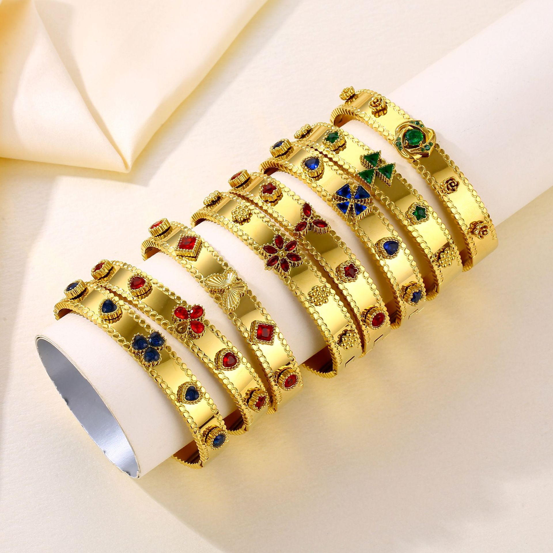 New Fashionable Simple Titanium Steel 18K Gold Waterproof Colorful Zircon Bracelet for Women, Color Retention and Versatile