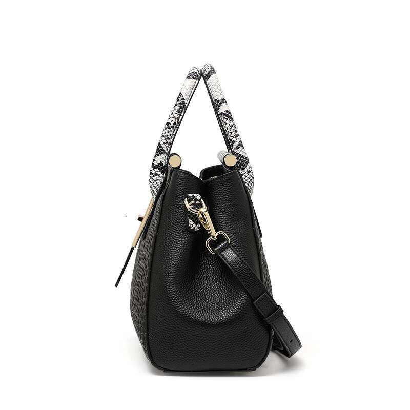 2025 New Model Large Capacity Genuine Leather Women's Bag Premium Exuding Elegant Gracefulness