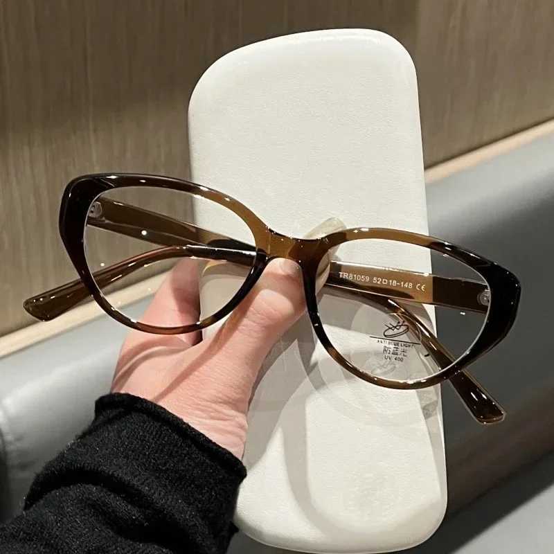 2024 Ultra Light Unisex Transparent Eyewear Fashionable Anti Blue Light Near Sight Glasses Retro Cat Eye Korean Myopia Glasses W250513