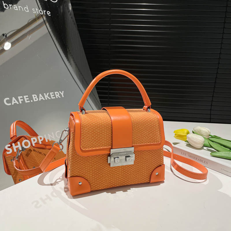 This year's popular fashion handbag women's 2025 summer new snake pattern shoulder light luxury crossbody bag