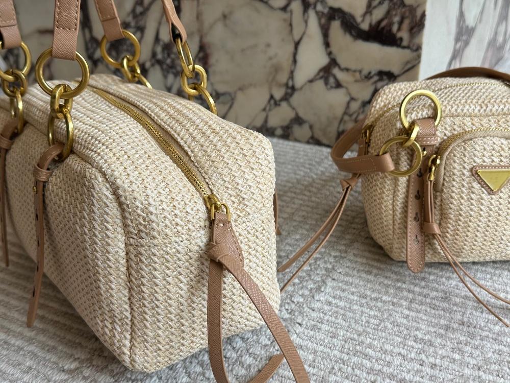 2025 New Commuter Handheld Woven Bag Women's Versatile Small Square Bag Texture Popular Single Shoulder Crossbody Bag