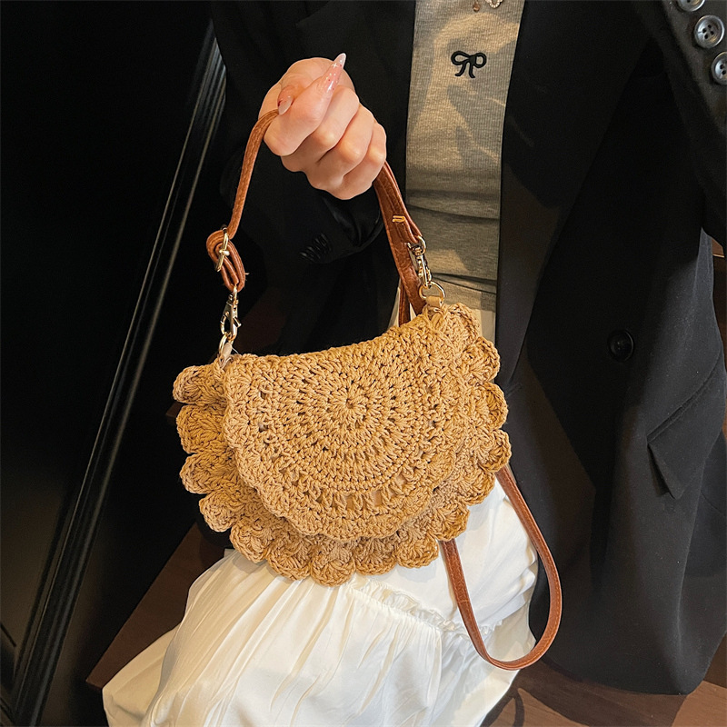 New lace round crossbody cotton with hollowed out single shoulder grass woven beach bag, cute and versatile women's bag