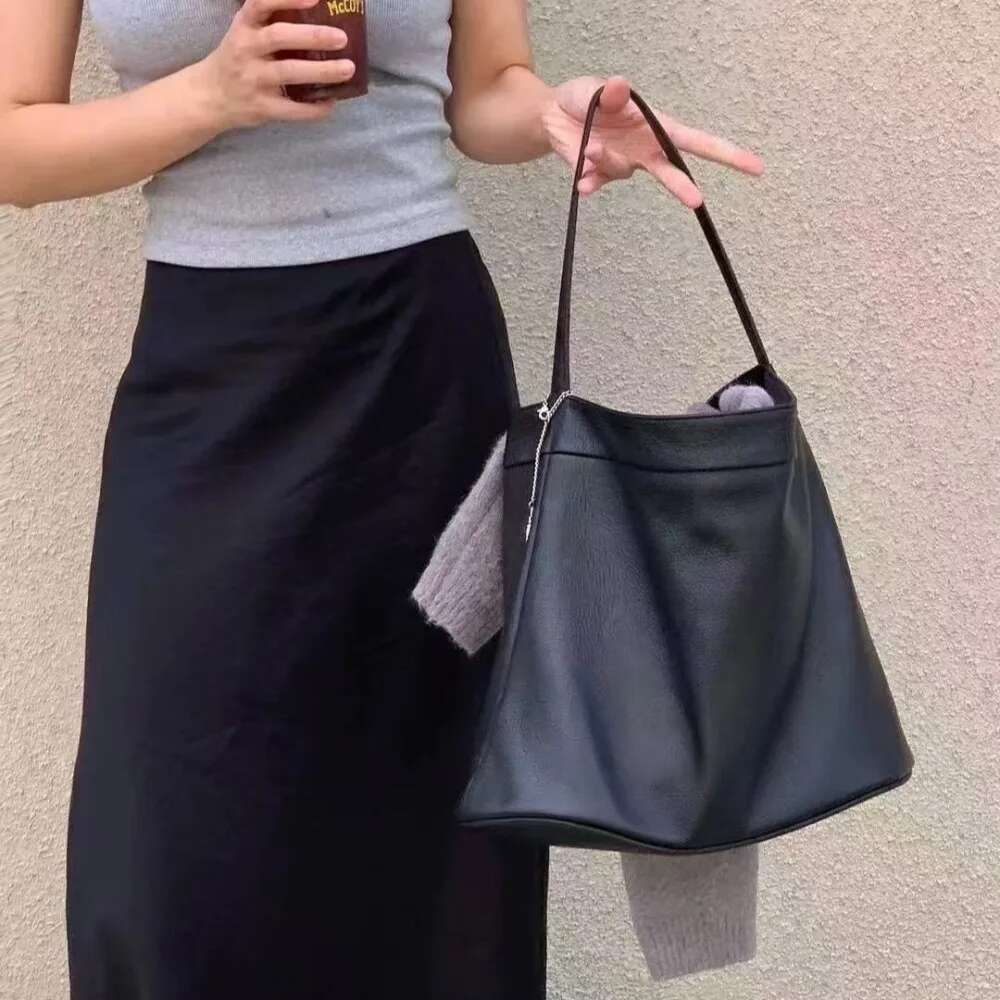 VOAETEC Niche Design High Sense Tote Lazy Wind Bucket Leather Suede Underarm Shoulder Bag Large Capacity Casual Versatile