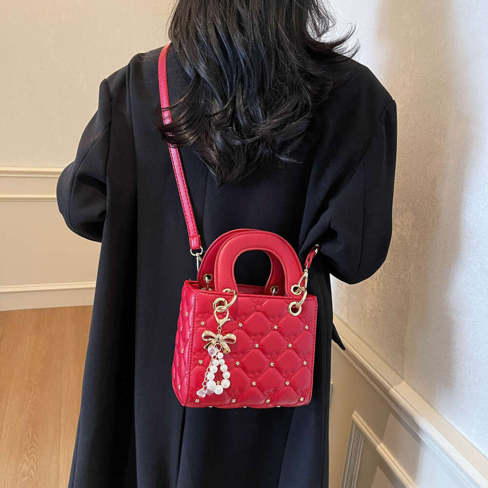 High end small fragrant style for women 2025 new niche design fashionable internet celebrity handbag diamond grid crossbody bag