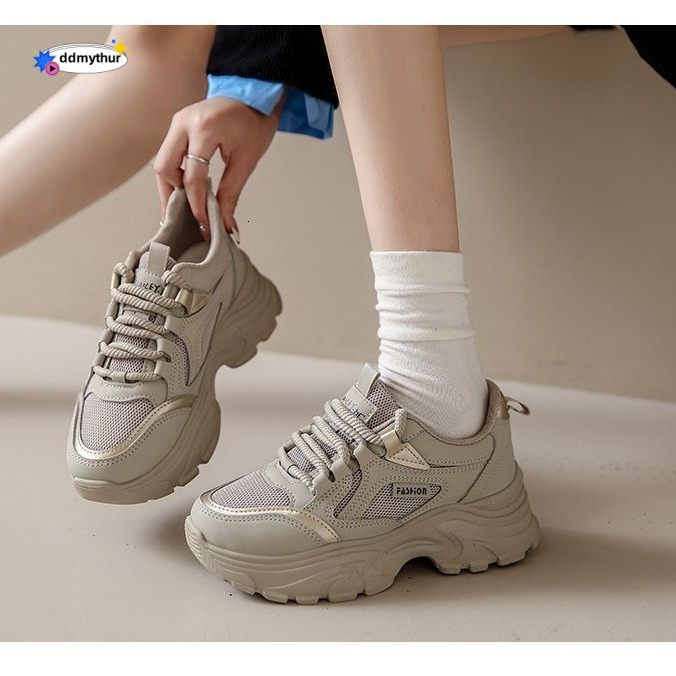 Stepping on poop feeling black sports in spring 2024, new versatile dad shoes, anti slip work shoes for women ddmythur