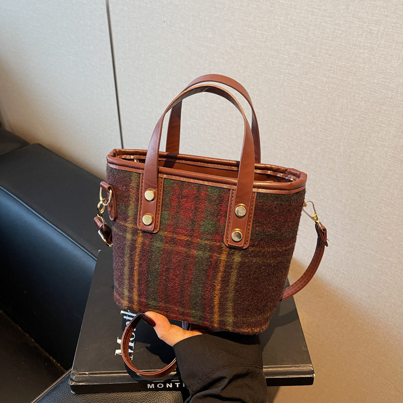 High Quality New Style Free Delivery Designer Bag Versatile Autumn And Winter Handbag New 2025 Fashion Trend Shoulder Plaid Crossbody Women's Buc
