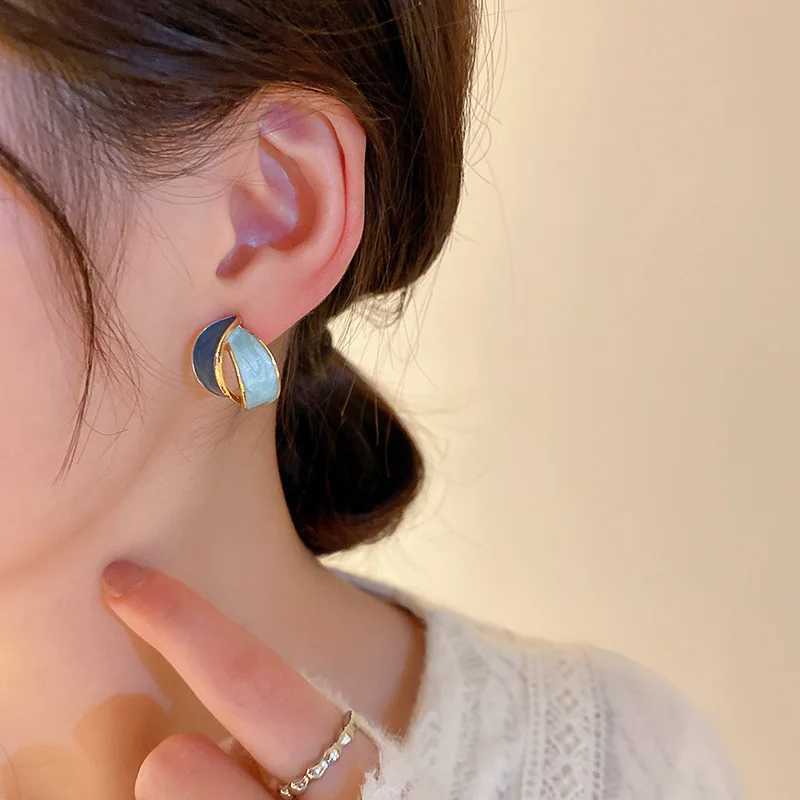 Korean Double Arc Cross Enamel Stud Earring for Women Personality Contrast Color Blue Geometric Earring Jewelry Party Pendants Y250510