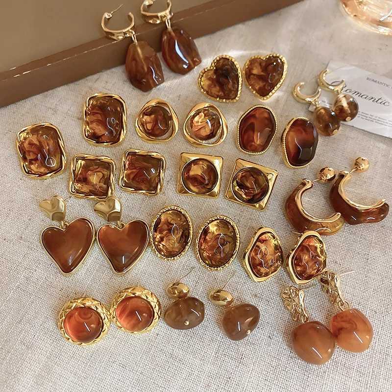 2025 New Fashion Brown Resin Square Stud Earrings For Women Vintage Metal Irregular Geometric Temperament Earrings Jewelry Y250510