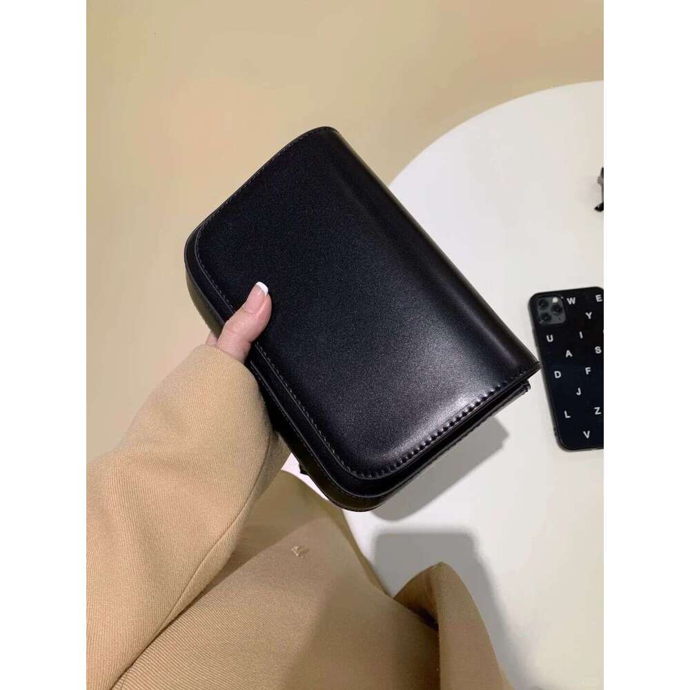 women 2025 new shiny leather high-end mobile phone, one shoulder exquisite outdoor tofu bag
