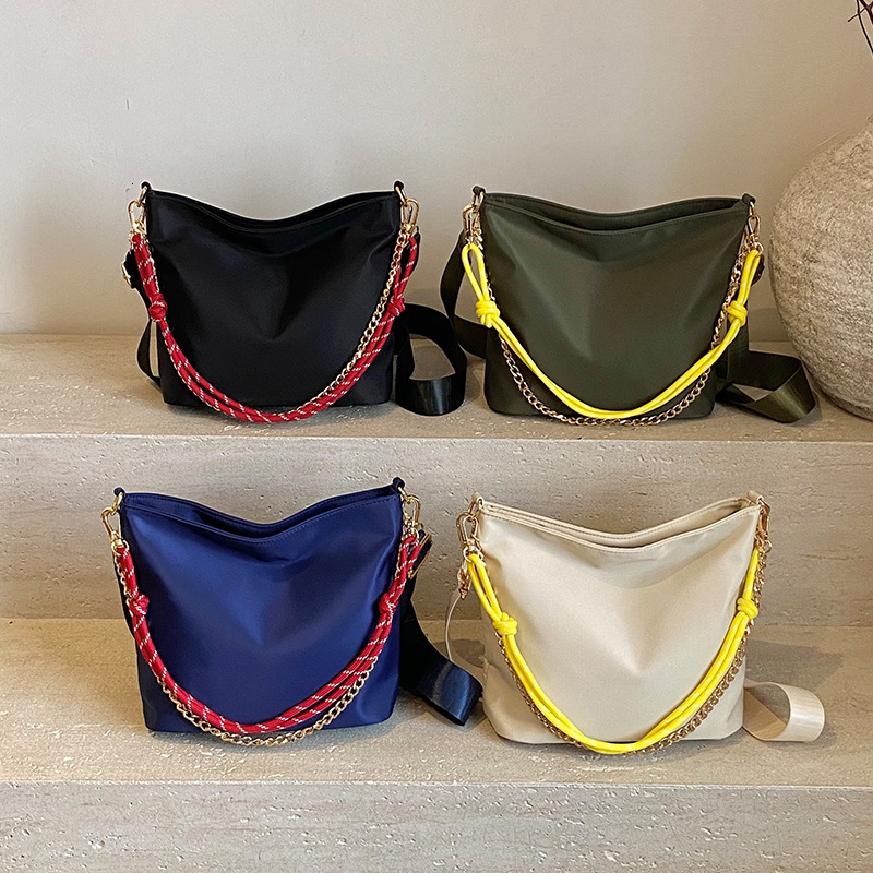Fashionable and simple hand-held small square women's 2025 summer new item commuting versatile shoulder casual crossbody bag