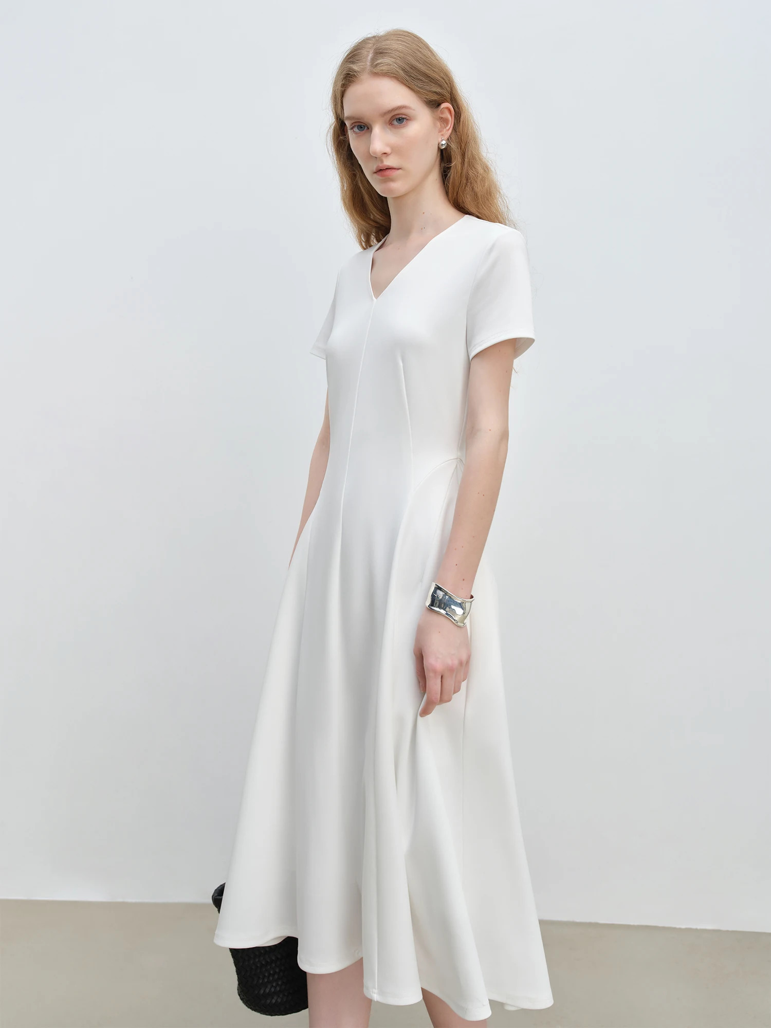 ZIQIAO Minimalist Style Old Money Pure White n Dress For Female Summer Arrival Holiday Season 25ZQ92376 250513