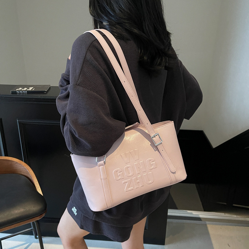 2025S Designer Korean Edition Fashion Feel Women 2025 Summer New Daily Commuter Large Capacity Single Shoulder Underarm Small Square Bag Free Shipping