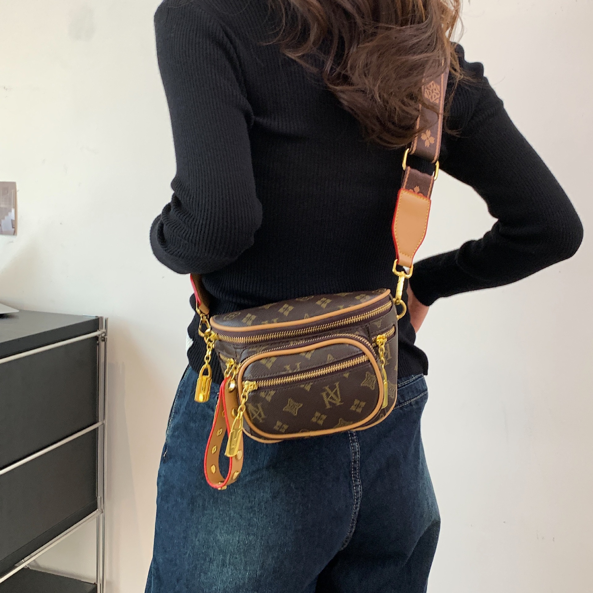 Old spending waist bag new casual printed texture single shoulder mobile phone bag cross-body large capacity breast bag women's bag