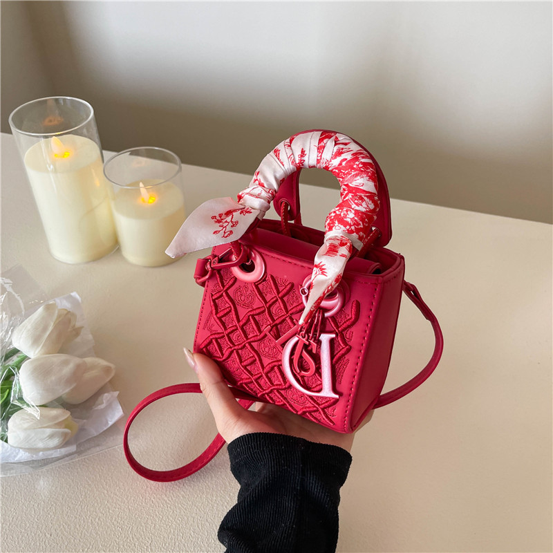 Free Shipping Chinese-Style Embroidered Lady Diana Shoulder Bag - Designer Light Luxury Tote Handbag for Women, Versatile Crossbody & Casual Chic