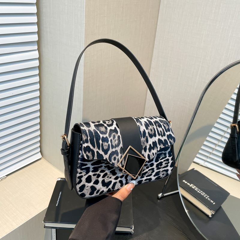 High Quality New Free Designer Bag Korean Version Fashionable Niche Single Shoulder Sloping Body 2025 New Fashionable Leopard Print Underarm Small Squ