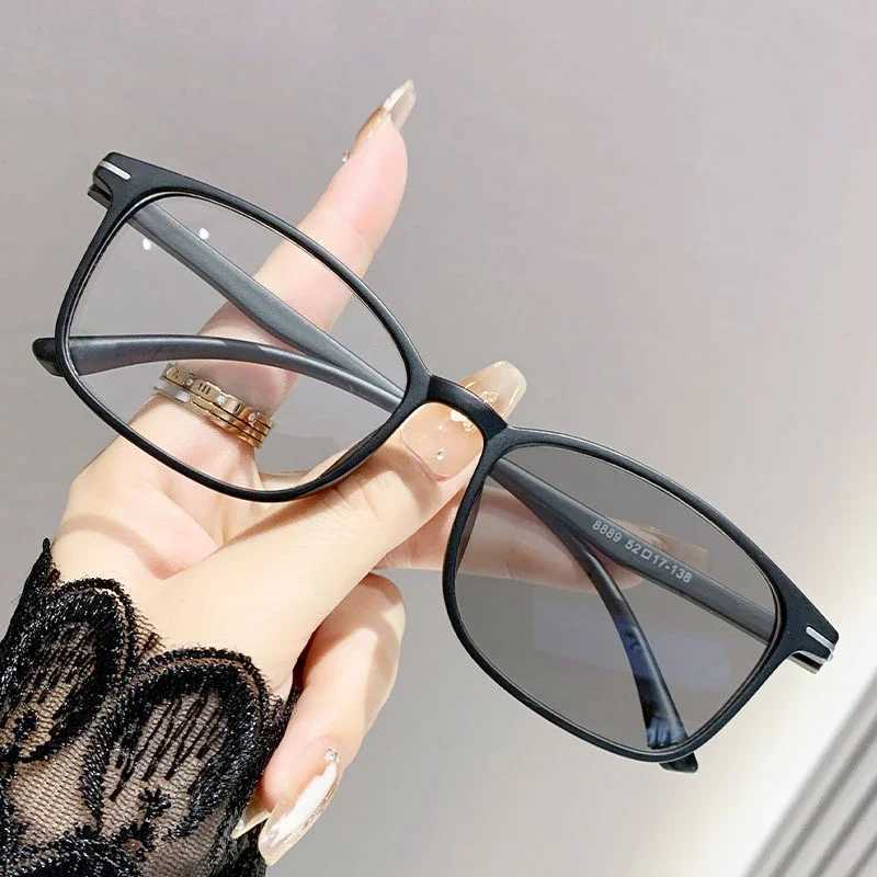 2025 Ultralight Square Photochromic Myopia Glasses for Men Women Inddor Outdoor Anti-UV Near Sight Eyewear Retro Eyeglasses W250513