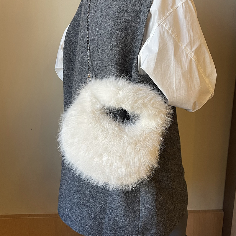 Handheld for women, new autumn and winter styles, fashionable this year, high-end feel, niche plush bags, handheld small bags