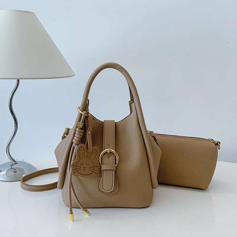 Brand New Women Handbags High Quality Leather Personalized Rabbit Pendant Exquisite Design Vegetable Basket Crossbody Bag