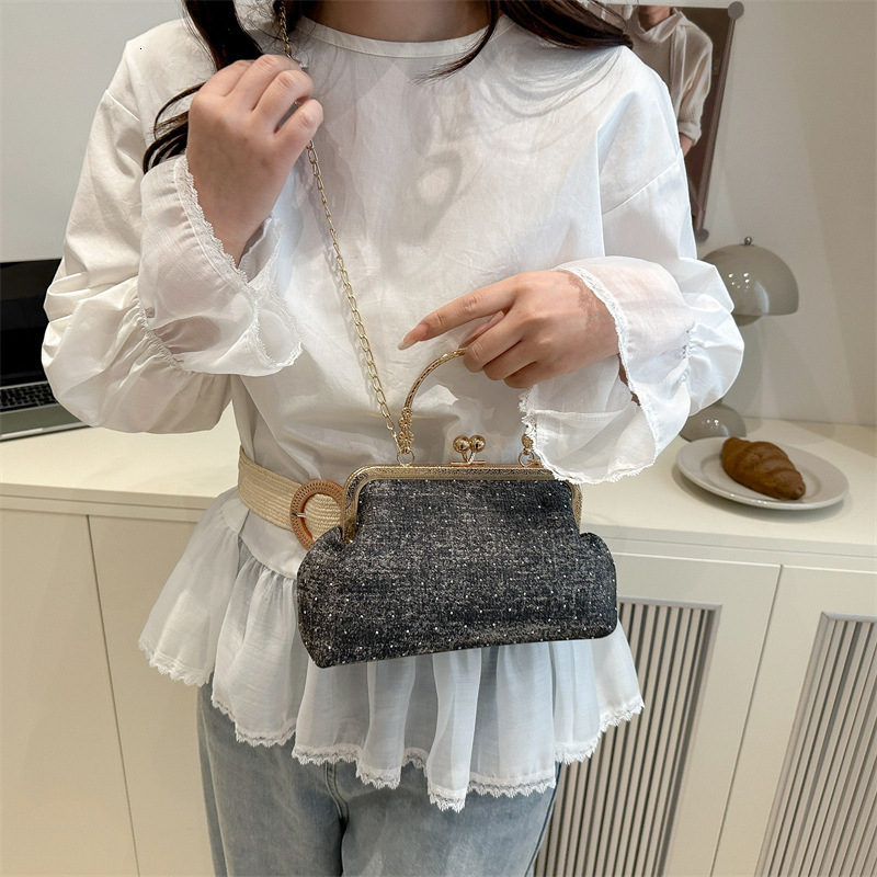Fashion metal hand-held cheongsam women's 2025 summer new pearl light luxury shoulder chain crossbody bag