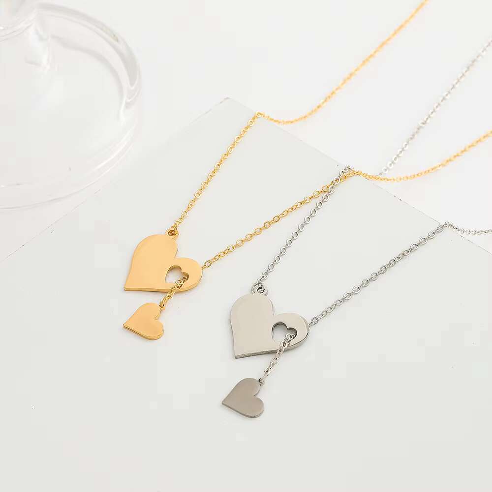 Simple Love Necklace for Women, Fashionable, Personalized, Creative, Hollow Heart shaped Crescent Pendant Necklace, Star Clavicle